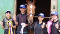 「ビギナーズホースショー千葉地区障害大会2025」に生徒4人、先生1人、馬3頭で出場してきました！
